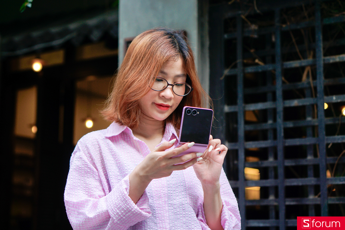 Đánh giá camera Samsung Galaxy Z Flip8: Màu tươi, da dẻ hồng hào, sinh ra cho chân dung?