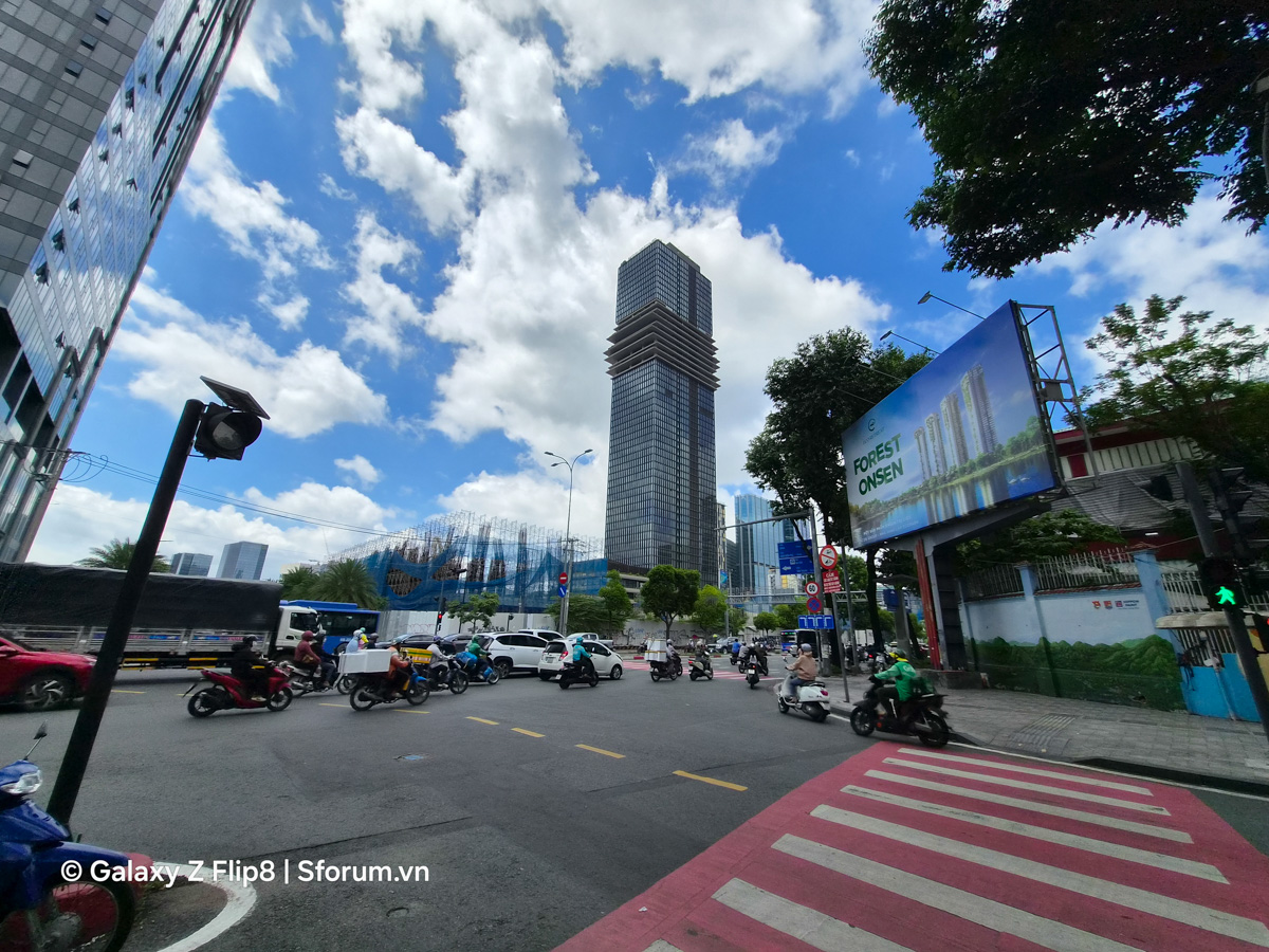 Đánh giá camera Samsung Galaxy Z Flip8 trong điều kiện đủ sáng