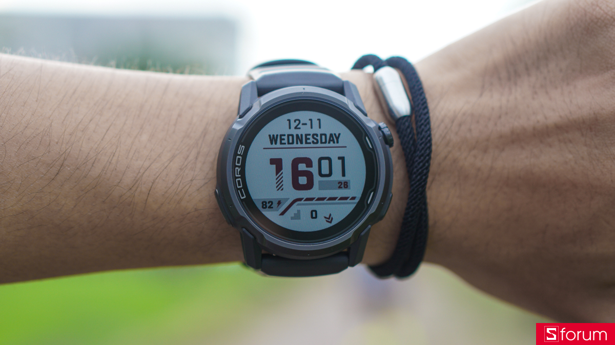 Điểm đặc biệt khi sử dụng Coros Apex 4 đó là tấm nền MIP trên các mẫu smartwatch của hãng