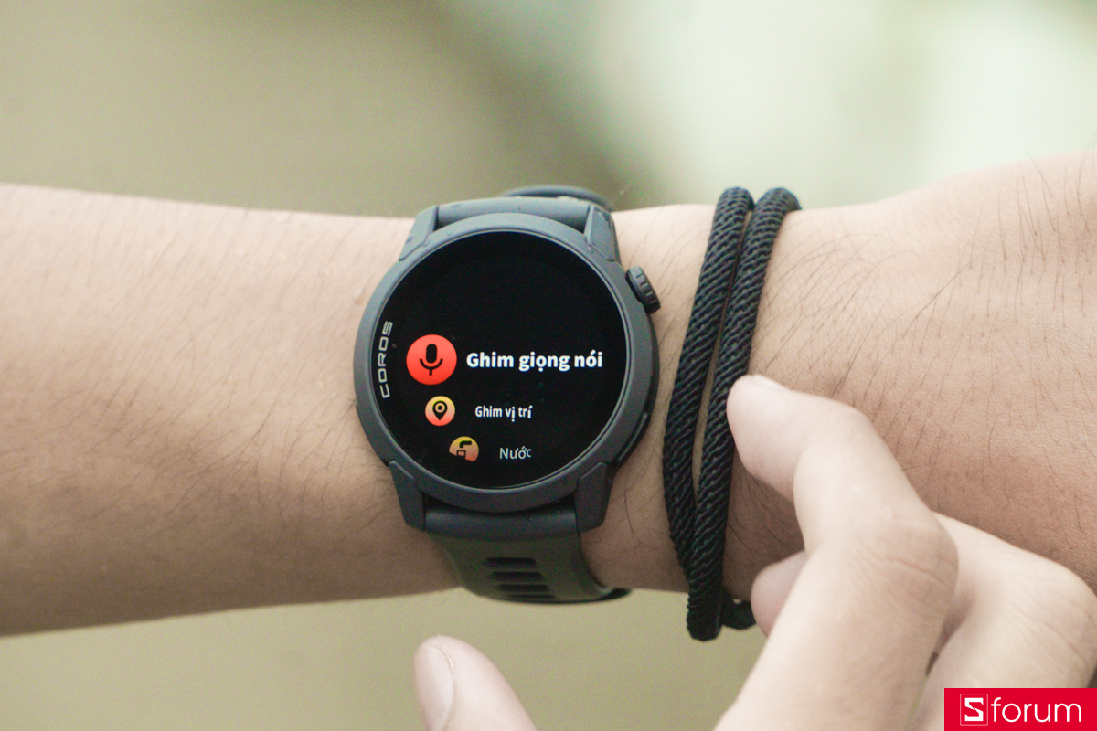 Tính năng nhật ký hành trình trên Coros Pace 4 cho phép ghi âm, đánh dấu các cột mốc quan trọng trong quá trình tập luyện