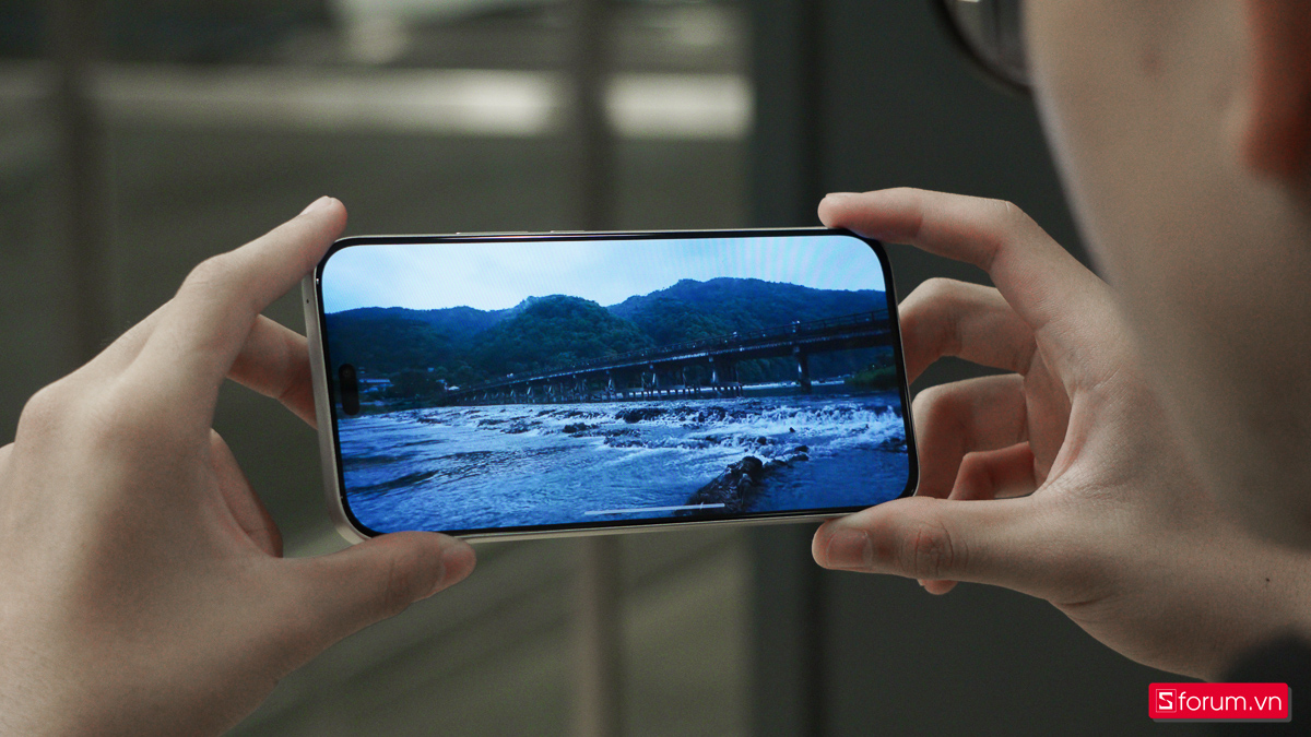 Viền màn hình của HONOR 400 Lite mỏng và đều