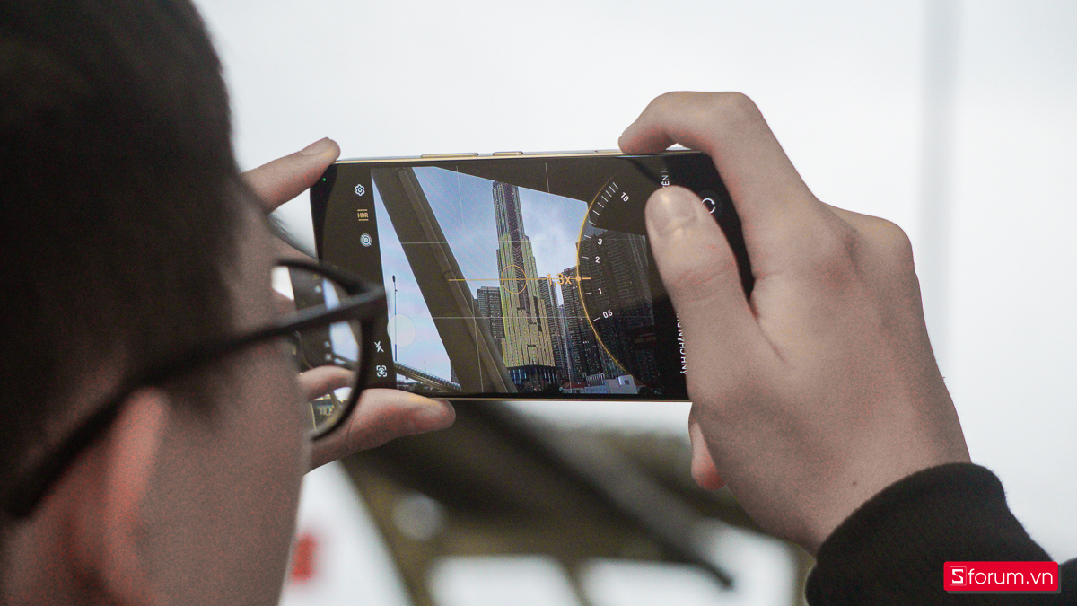 Nút camera AI mới trên HONOR 400 Lite là một điểm nhấn tốt