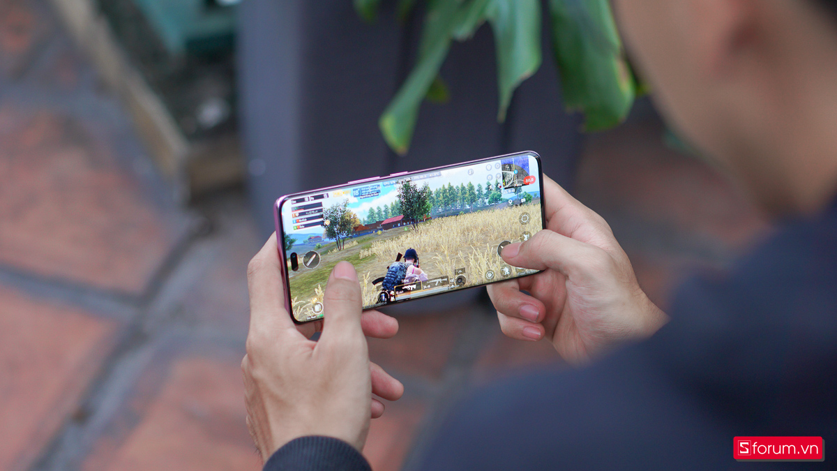 HONOR X9c được trang bị con chip Snapdragon 6 Gen 1, một con chip tầm trung từng gây tranh cãi khi ra mắt do hiệu năng không quá nổi bật