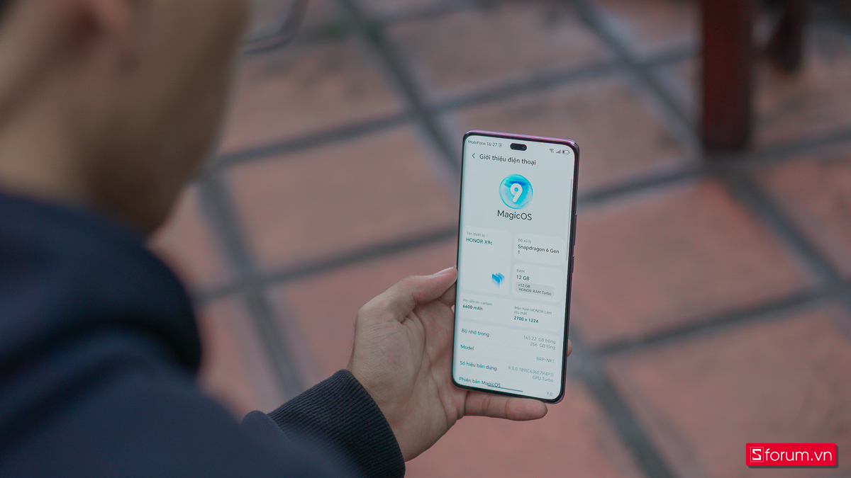HONOR X9c được trang bị dung lượng bộ nhớ với RAM 12GB và khả năng mở rộng lên đến 24GB, cùng bộ nhớ trong 256GB