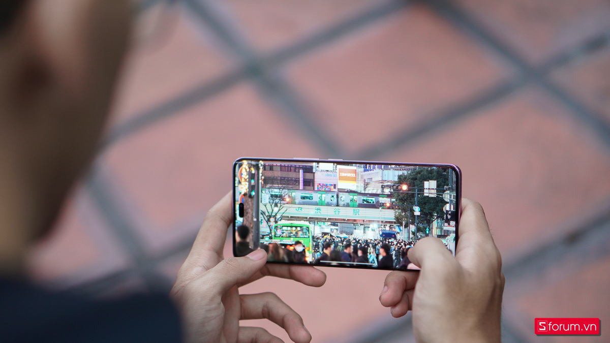 Chất lượng hiển thị của HONOR X9c rất tốt với tấm nền AMOLED độ phân giải 1224 x 2700 pixels, cho màu sắc rực rỡ, độ tương phản cao và màu đen sâu