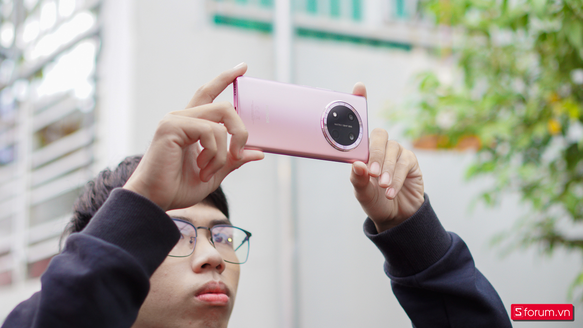 HONOR X9c được trang bị cụm camera đầy đủ với camera chính 108MP, khẩu độ f/1.8, hỗ trợ lấy nét PDAF và chống rung quang học OIS