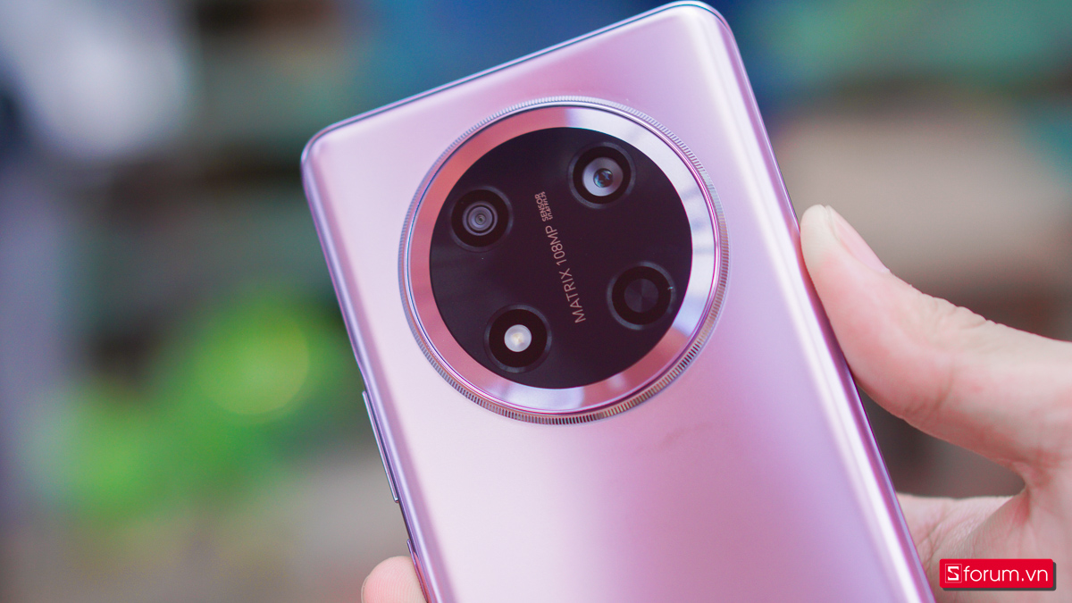 Cụm camera của HONOR X9c sau được đặt trong khung tròn lấy cảm hứng từ ống kính máy ảnh