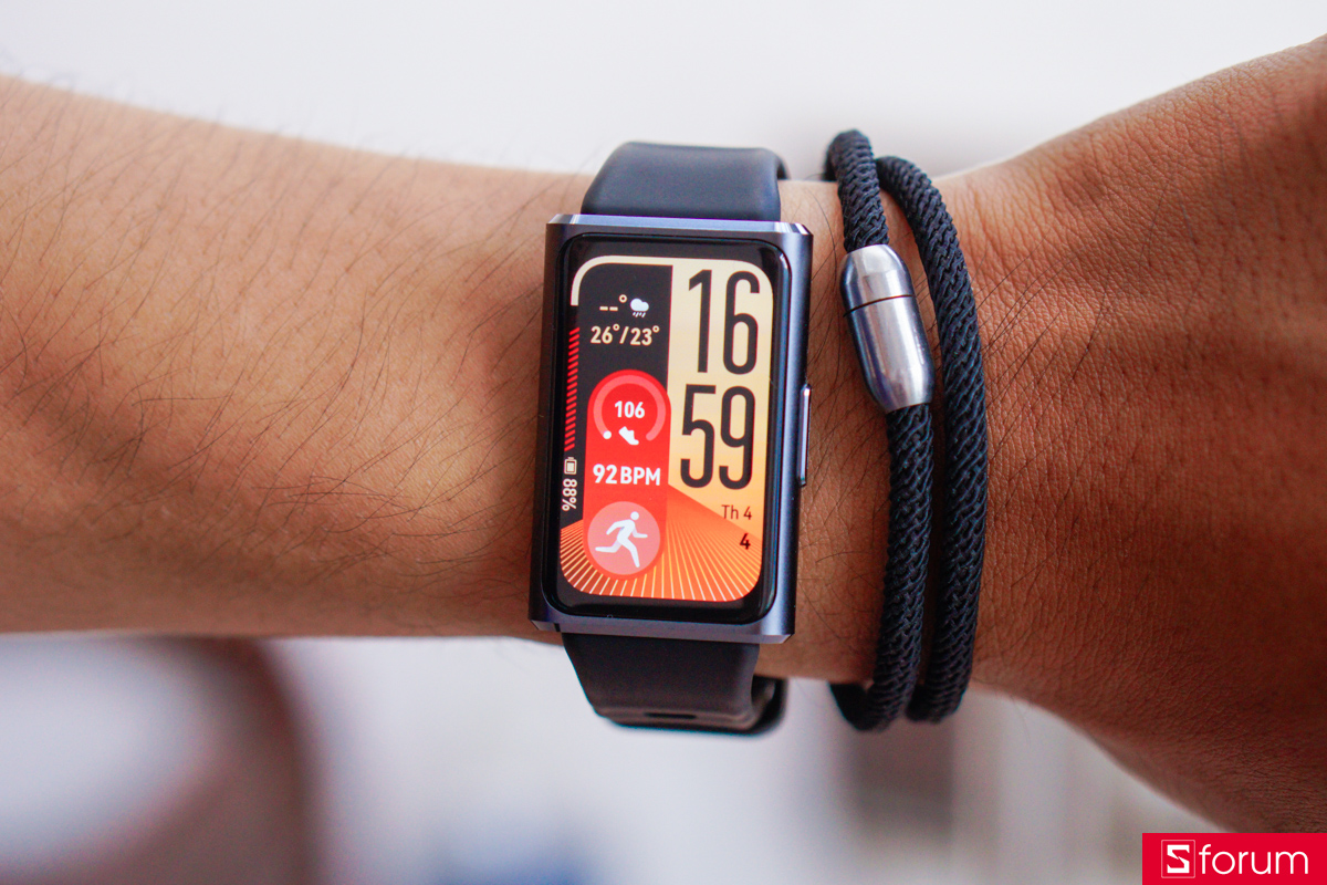 Huawei trang bị cho Huawei Band 11 Pro tấm nền AMOLED kích thước 1.55 inch