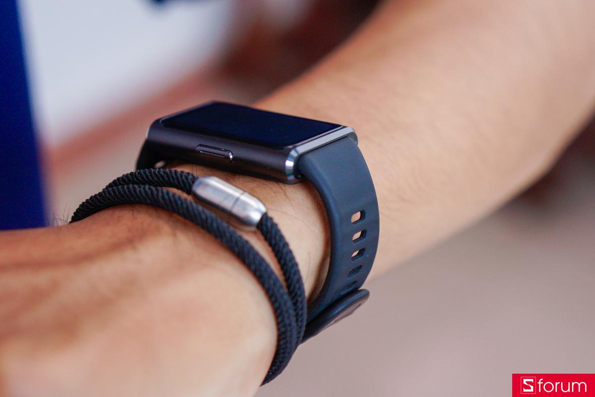 Điểm cộng lớn của Huawei Band 11 Pro trong thiết kế năm nay là cơ cấu ngàm thay dây nhanh dạng nút bấm tương tự như trên các dòng Huawei Watch cao cấp