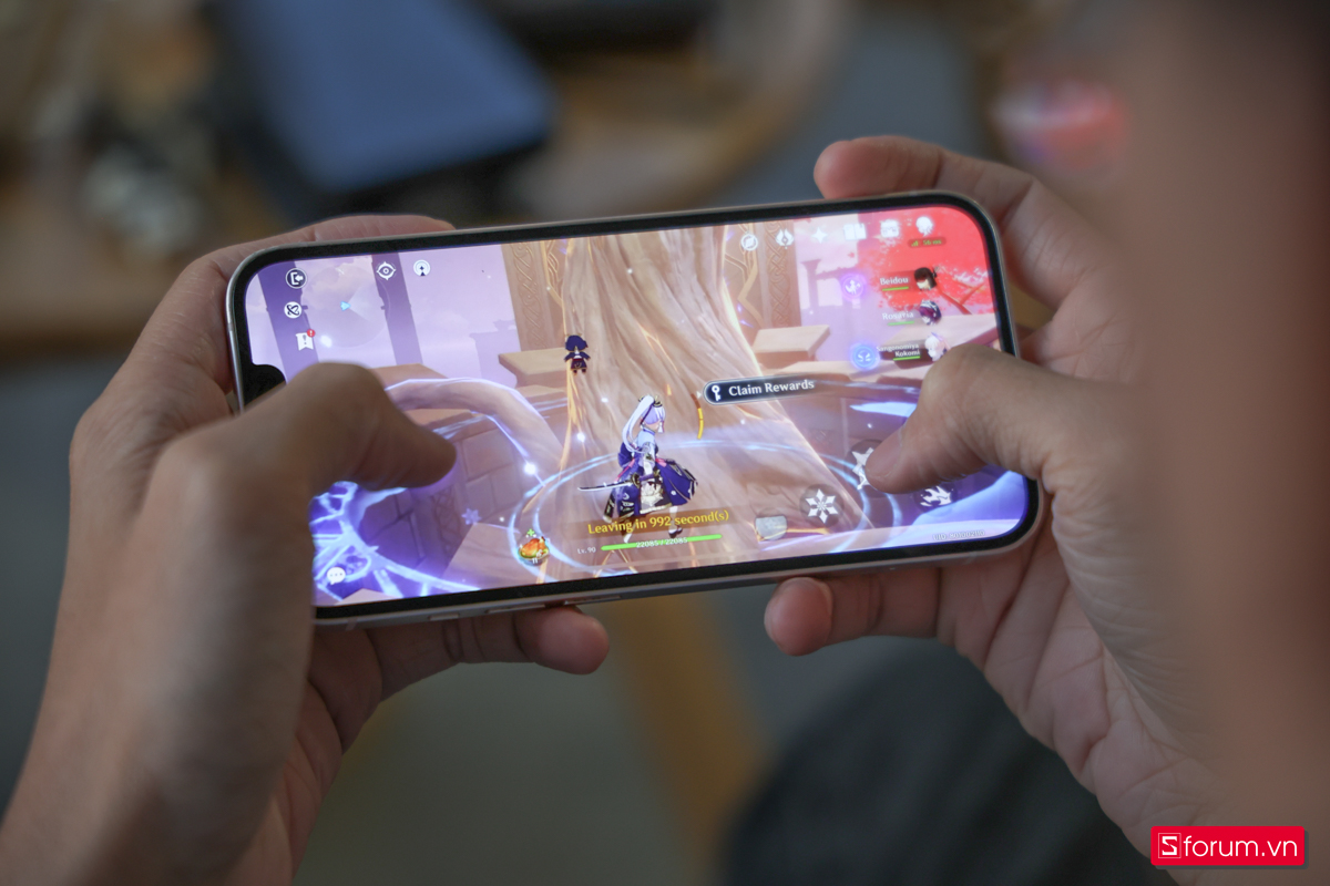 Chơi Genshin Impact để đánh giá iPhone 13 sau 4 năm