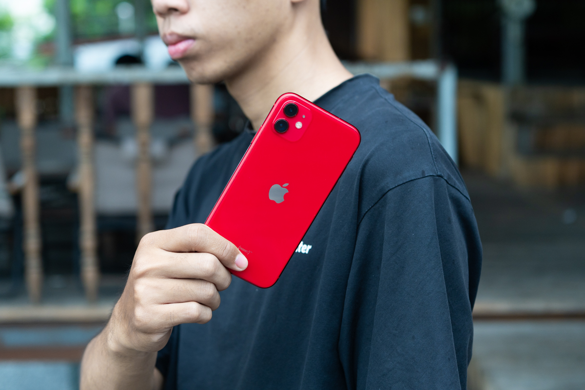 Mẫu máy 7 năm tuổi như iPhone 11 còn đáng mua không? Nên lưu ý gì khi mua "ông cụ" này?