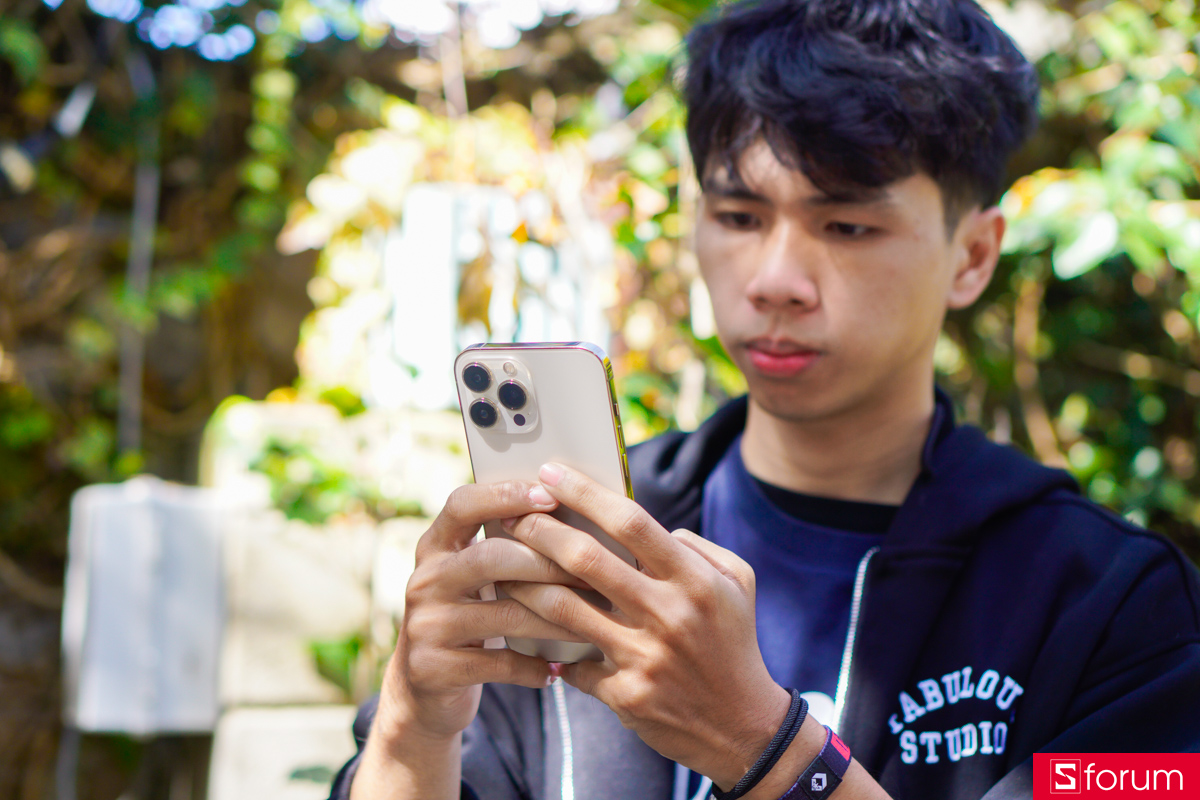 Sau gần 5 năm ra mắt, iPhone 13 Pro Max vẫn giữ được vẻ ngoài cao cấp đặc trưng của dòng Pro Max