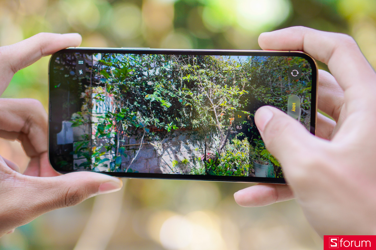 Dù các tính năng không được tốt, chưa hoàn thiện như các đời máy gần đây, nhưng camera của iPhone 13 Pro Max vẫn dư sức đáp ứng nhu cầu quay chụp phổ thông và sáng tạo nội dung cơ bản