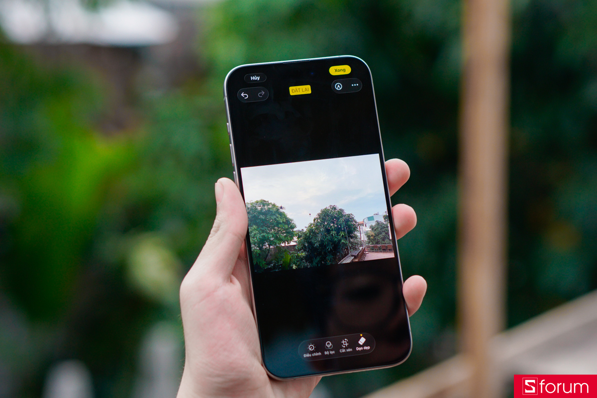 Sau khi sử dụng tính năng xóa ảnh vật thể trên iPhone 15 Pro Max