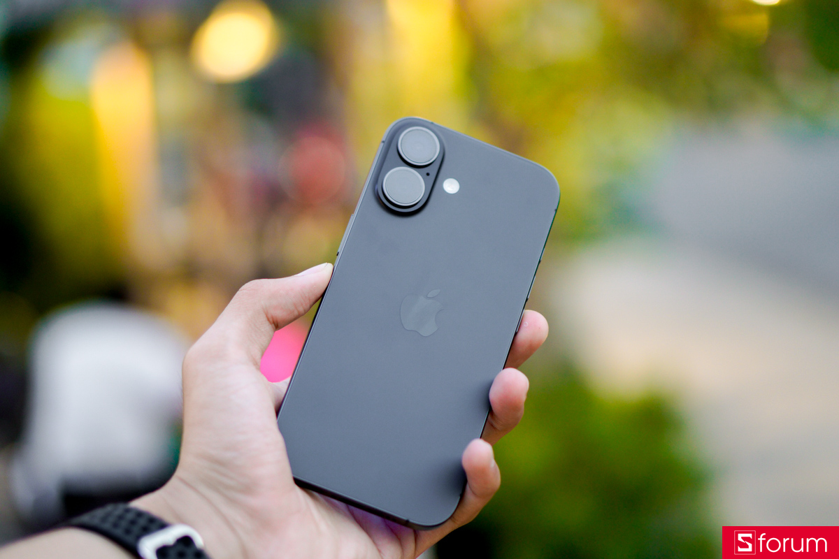 iPhone 17 sau 6 tháng sử dụng vẫn mang đến trải nghiệm sử dụng cực kì chắc tay