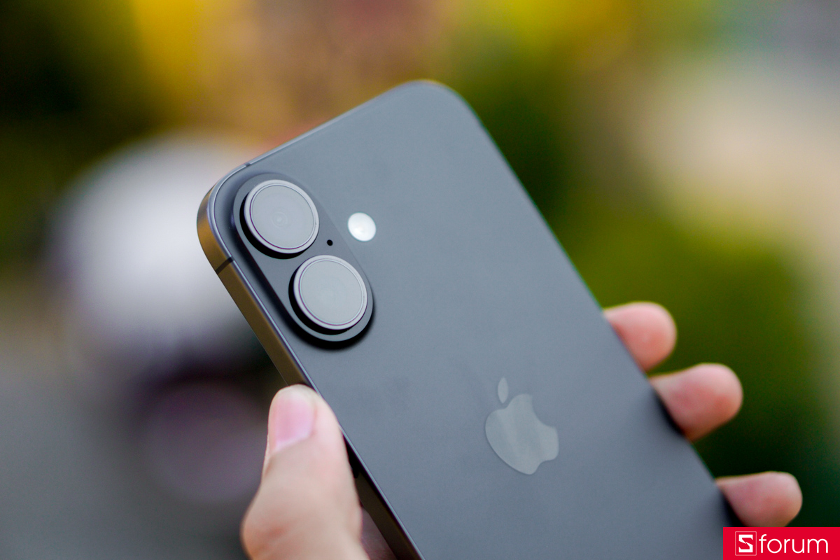 Cụm camera hình viên thuốc trên iPhone 17 đi ngược lại với thiết kế đảo camera vuông vức, to bản lúc trước