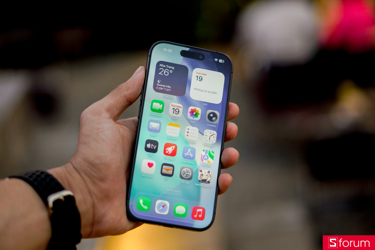 Bên cạnh phần cứng mạnh mẽ của iPhone 17, iOS 26 với sự kết hợp cùng màn hình ProMotion 120Hz mang lại trải nghiệm sử dụng mới mẻ