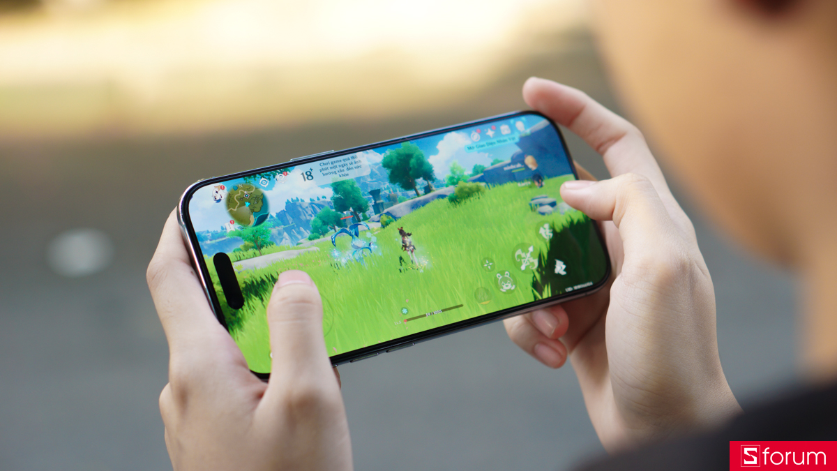 Xem phim, chơi game hay lướt web giải trí trên màn hình của iPhone Air là một trải nghiệm không có gì để chê