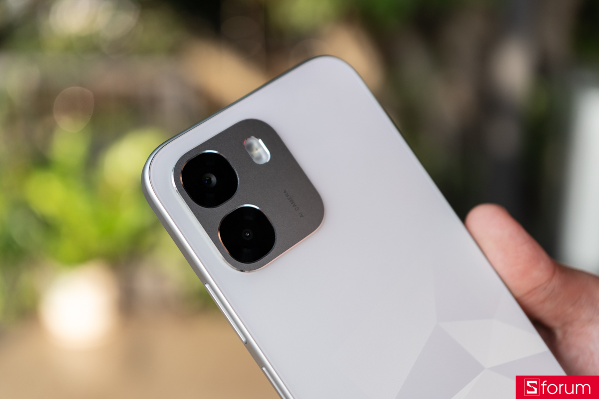 Cụm camera của OPPO A6t Pro được thừa hưởng từ người anh em A6t ra mắt từ trước