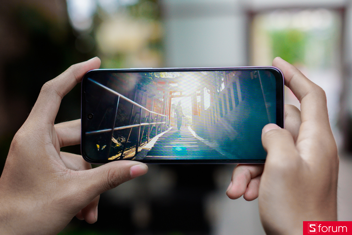 Màn hình của OPPO A6t có kích thước 6,75 inch sử dụng tấm nền IPS LCD với độ phân giải 720 x 1570 pixels cho màu sắc nịnh mắt, độ chi tiết chỉ nằm ở mức tương đối