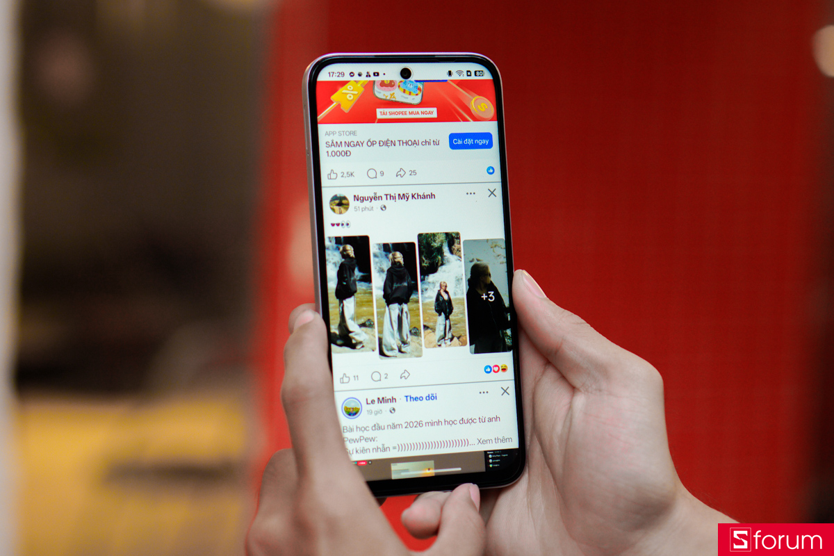 Điểm ăn tiền của OPPO A6t là tần số quét lên đến 120Hz, cho trải nghiệm lướt web, xem phim cũng như chơi game là cực kì mượt mà