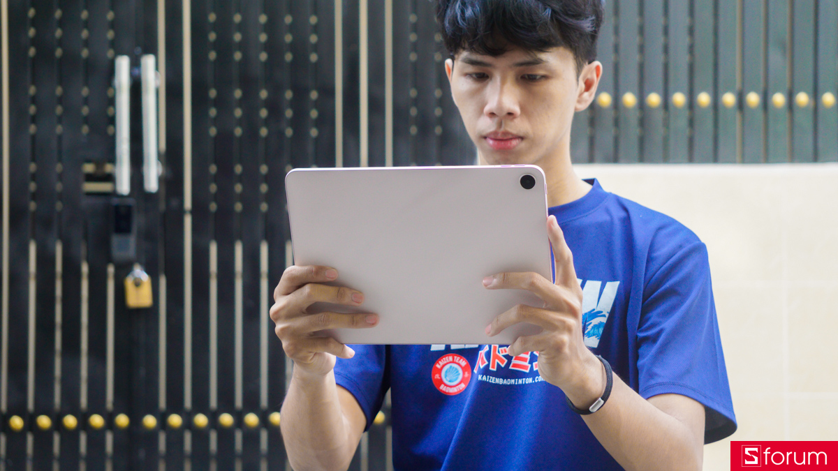 Camera đơn của OPPO Pad 5 được đặt ở góc trên, tối giản và khá gọn gàng ở mặt lưng