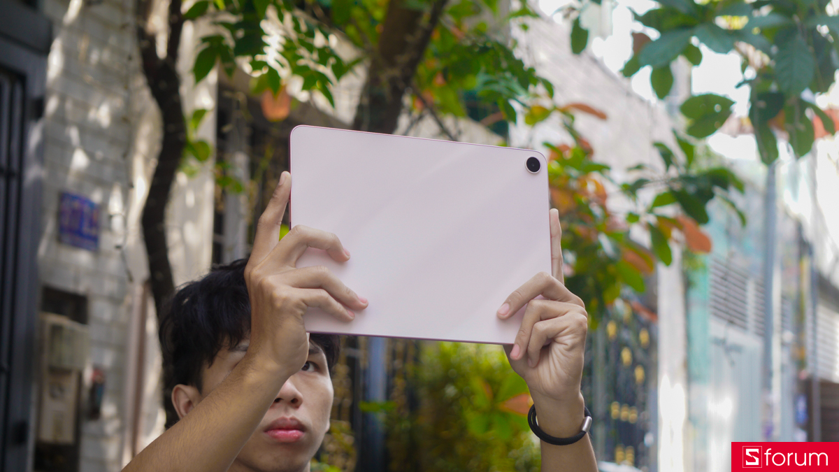 OPPO Pad 5 mang phong cách thiết kế quen thuộc mà OPPO đã áp dụng cho các sản phẩm của mình