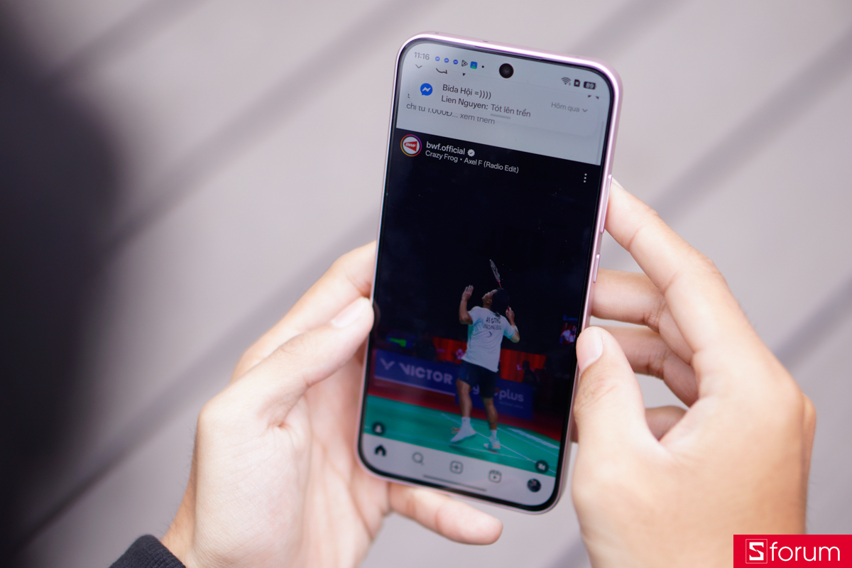 Chất lượng hiển thị của OPPO Reno15 F 5G ở mức tốt với màu sắc tươi tắn, độ tương phản cao, hình ảnh sắc nét và không bị bệt ở các vùng sáng tối