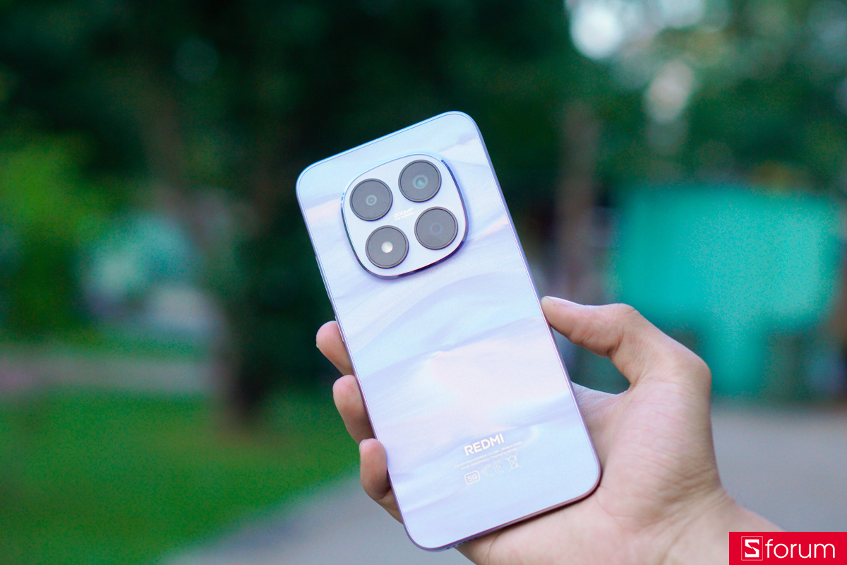 Là một mẫu máy với màn hình tương đối lớn, Redmi Note 15 Pro 5G vẫn sở hữu một ngoại hình tương đối mỏng với chỉ 8mm