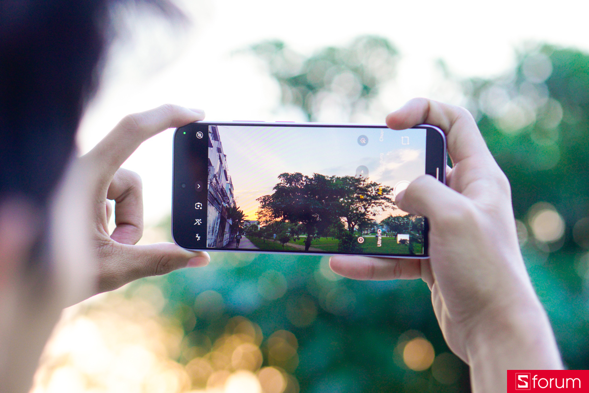 Redmi Note 15 Pro 5G có một hệ thống camera cực kì mạnh mẽ với camera chính sở hữu độ phân giải siêu khủng 200MP