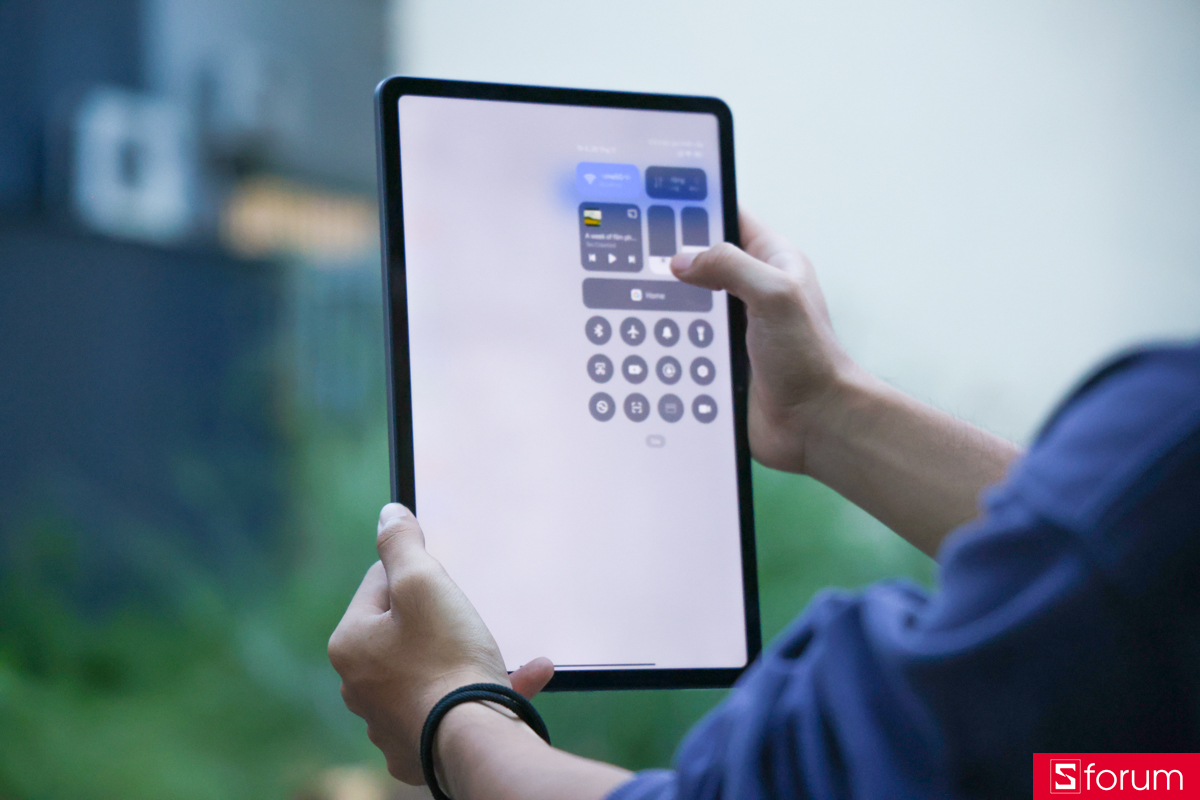 Các thao tác như chia đôi màn hình, chạy cửa sổ floating hay chuyển đổi ứng dụng trên Redmi Pad 2 Pro 5Gđều rất ổn định.