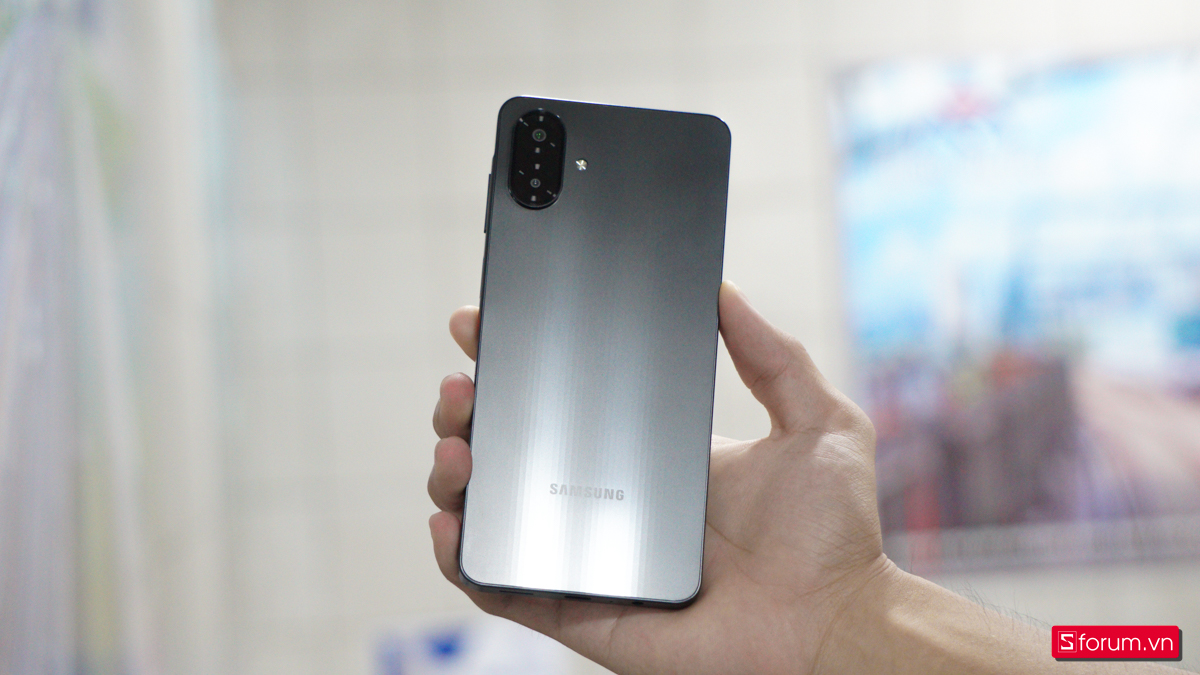 Mặt lưng Samsung Galaxy A07 khá dễ trầy xước 