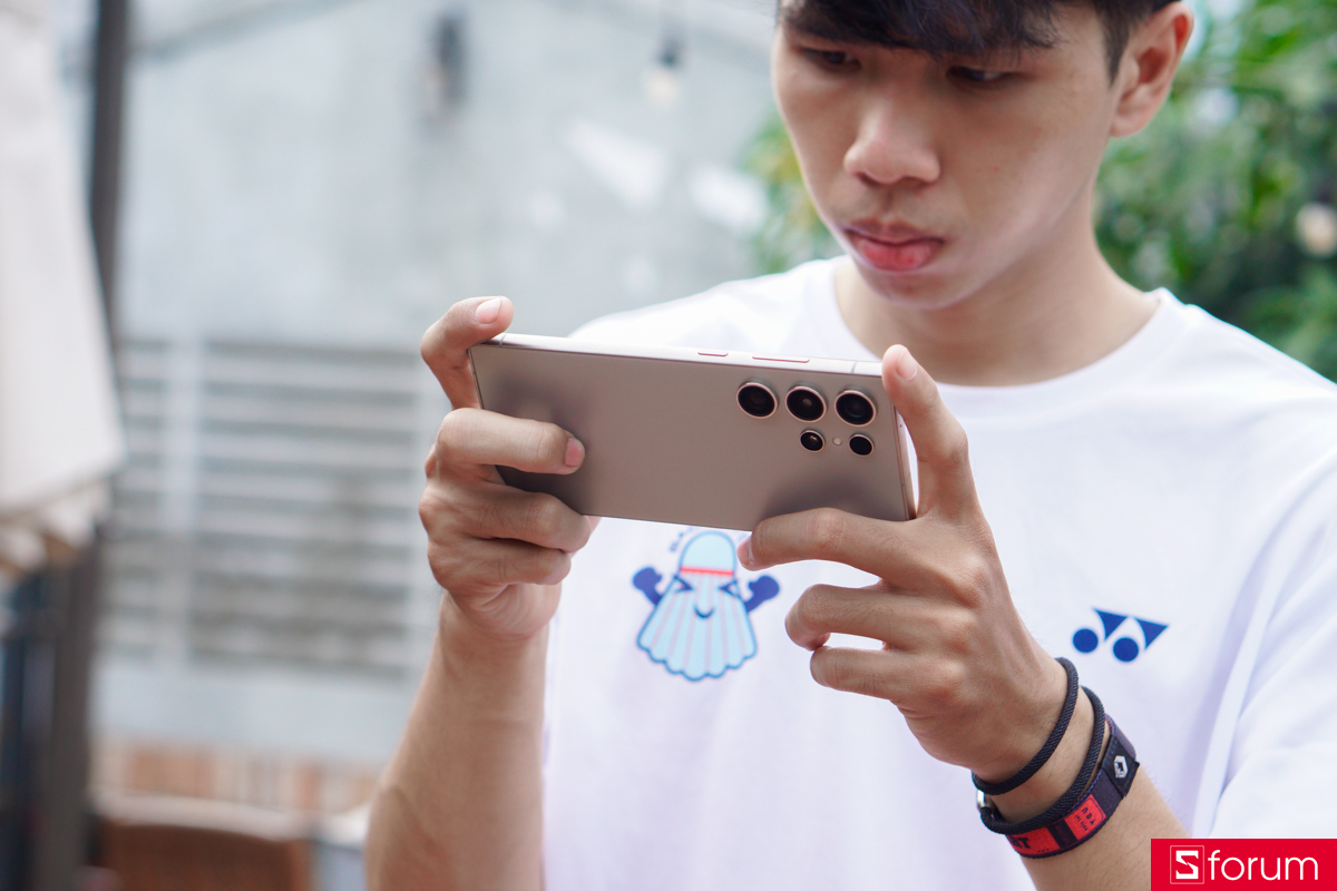 Samsung Galaxy S24 Ultra được trang bị Snapdragon 8 Gen 3 for Galaxy, mang lại hiệu năng thuộc top đầu Android hiện nay