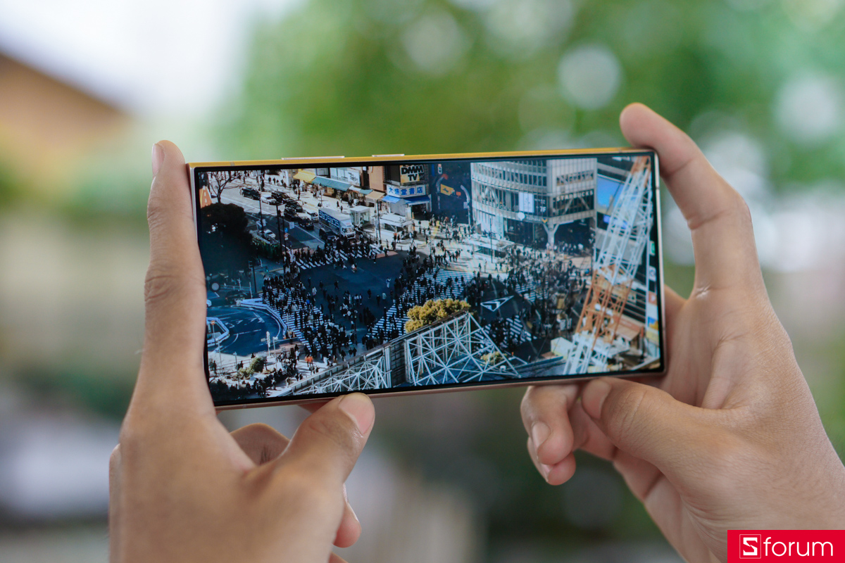 Samsung Galaxy S24 Ultra cũng được trang bị tấm nền Dynamic AMOLED 2X 6.8 inch, độ phân giải QHD+