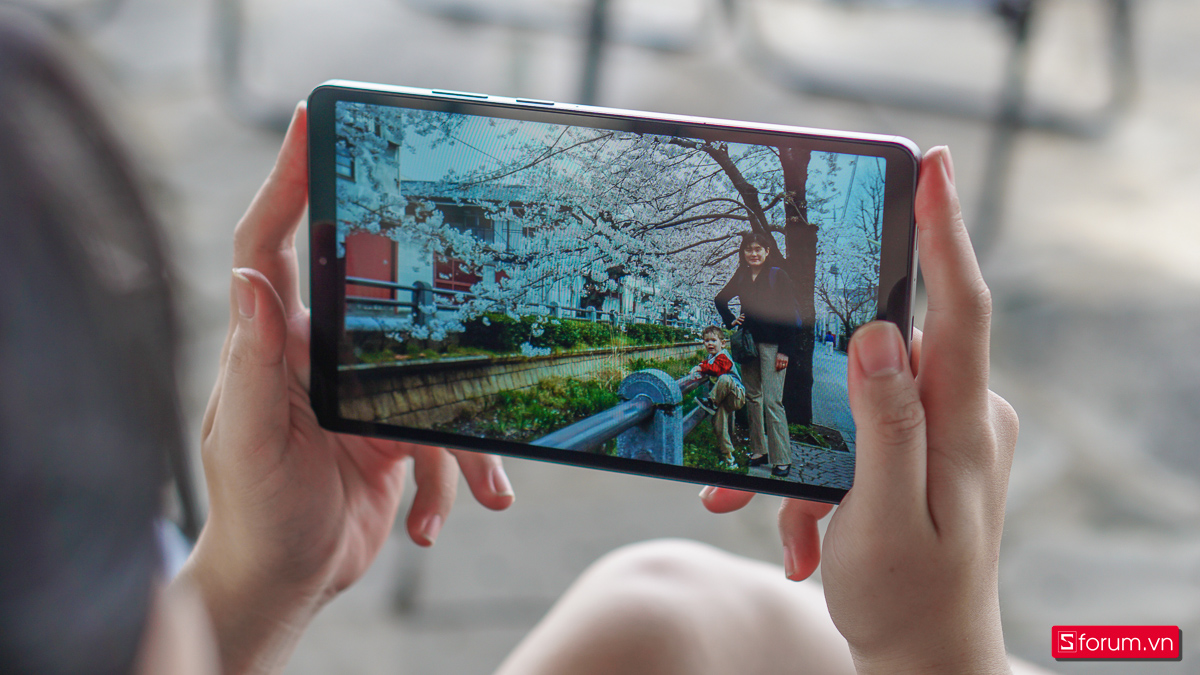 Trải nghiệm xem phim trên Netflix và Youtube với nhiều chất lượng độ phân giải và bit rate khác nhau thì Samsung Galaxy Tab A11 vẫn đáp ứng được ở mức đủ tốt