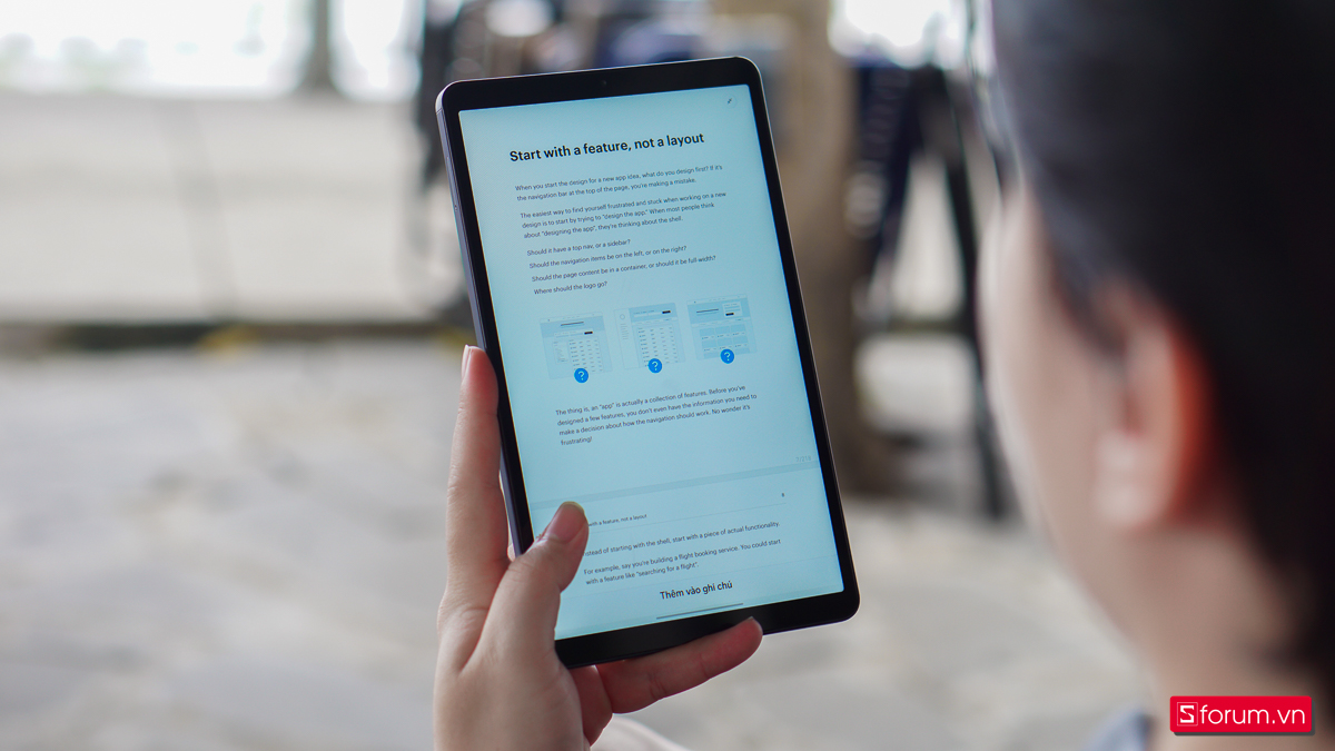 Chất liệu mặt lưng và khung viền của Samsung Galaxy Tab A11 cũng được làm bằng nhựa, hoàn thiện phủ kim loại nhám mờ vẫn cho cảm giác sờ, cầm nắm cực kì thích tay