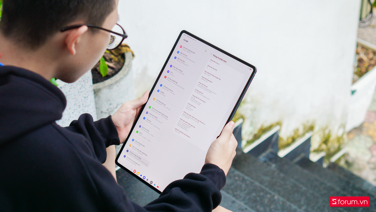 Samsung Galaxy Tab S11 Ultra được ra mắt với hai tùy chọn cấu hình 12GB/256GB và 16GB/1TB, cho khả năng xử lý đa nhiệm thoải mái