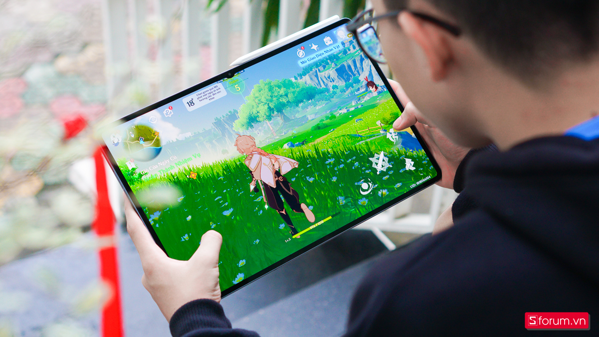 Samsung Galaxy Tab S11 Ultra được trang bị độ sáng tối đa lên đến 1600 nits và công nghệ Anti Glare chống chói, việc sử dụng dưới nguồn sáng mạnh ngoài trời sẽ không còn là vấn đề đáng quan ngại