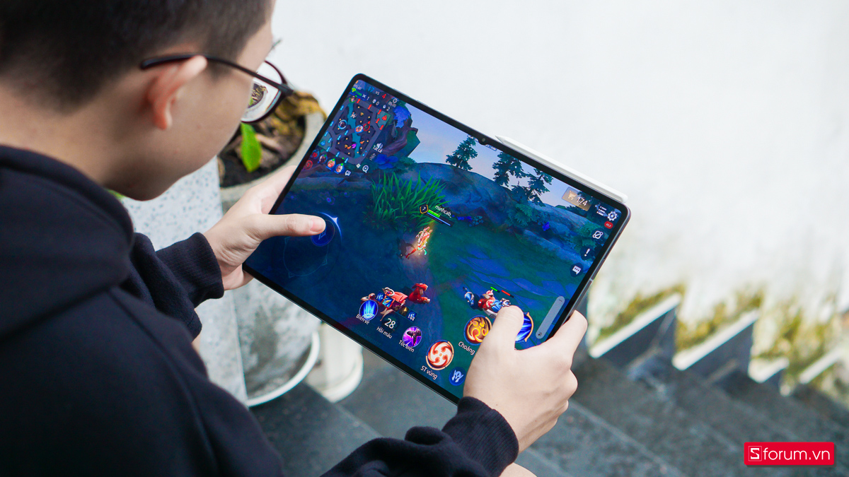 Trang bị tần số quét 120Hz, việc chơi game, giải trí và làm việc trên Samsung Galaxy Tab S11 Ultra cực kì mượt mà