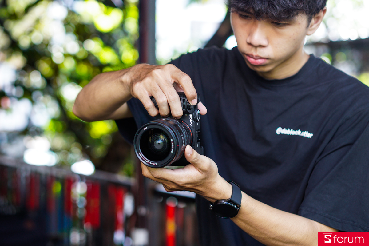 Sony A7CII vẫn mang đậm DNA của A7C series của nhà Sony