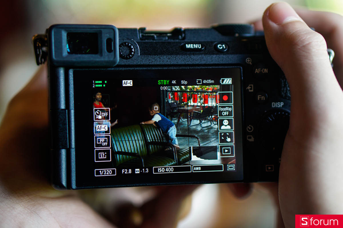 Sony A7CII cũng được trang bị khả năng lấy nét Auto Framing kết hợp với khả năng xử lý AI tích hợp