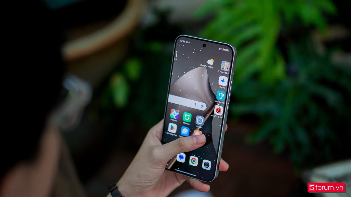 HyperOS 2.0 trên Xiaomi 15 cho độ mượt cũng như cách sắp xếp giao diện gọn gàng, hoạt ảnh tự nhiên và tối ưu tốt về pin và năng lượng
