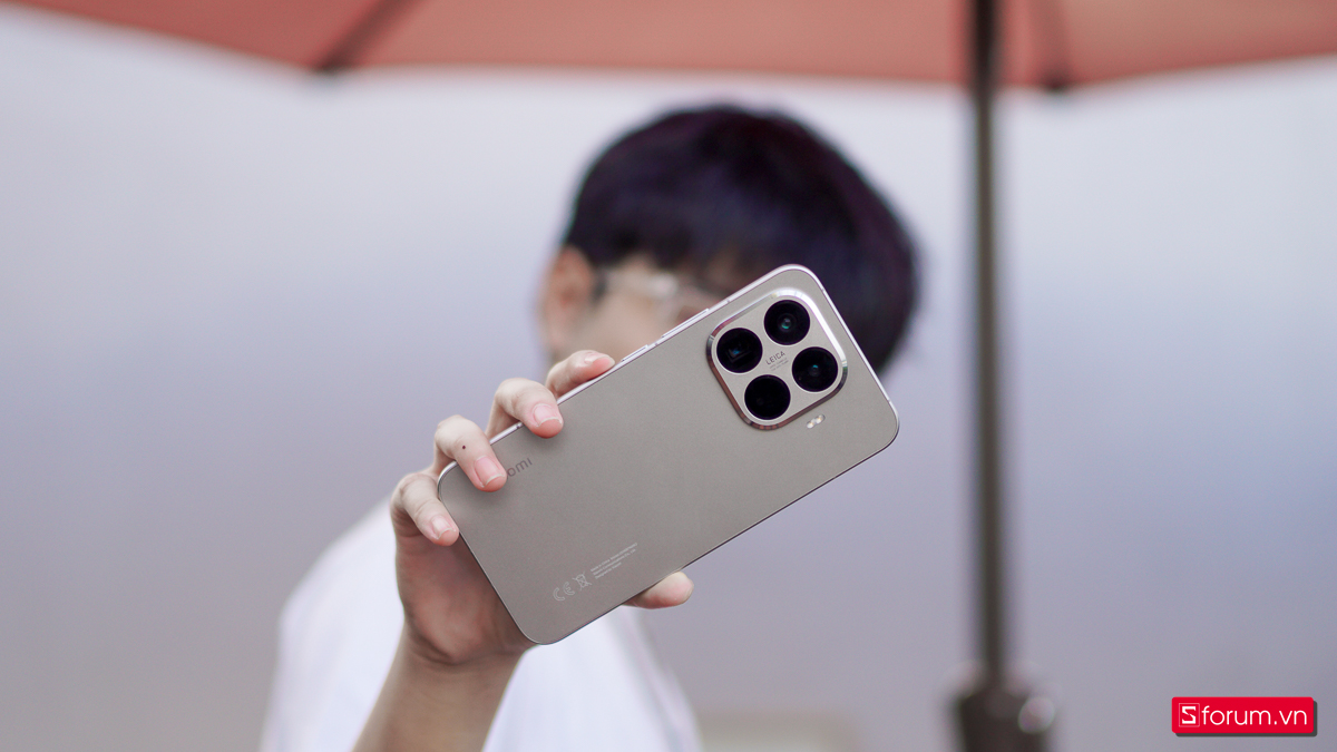 Xiaomi 15T Pro cho cảm giác cầm vẫn rất nhẹ và cho trải nghiệm sử dụng lâu dài không hề có tình trạng mỏi hay khó chịu