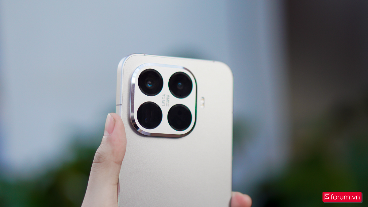 Xiaomi 15T Pro có cụm camera rời được bọc bởi một khung nhôm