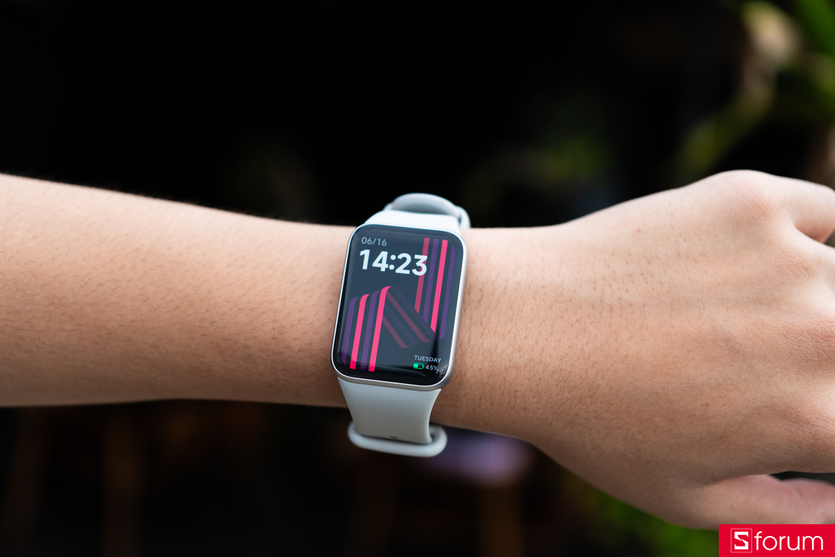 Xiaomi Mi Band 10 Pro vẫn được trang bị mặt kính cường lực cong 2.5D cho cảm giác vuốt chạm trơn tru 
