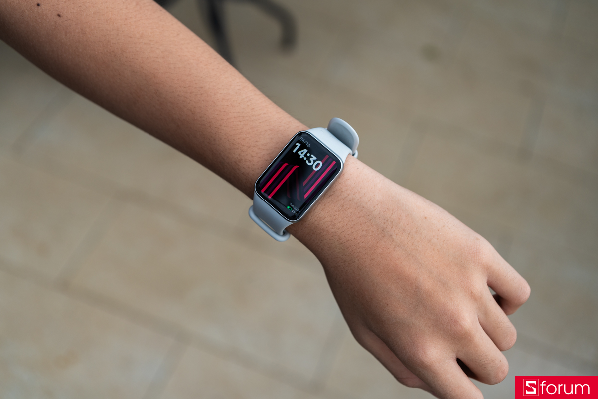 Xiaomi Mi Band 10 Pro vẫn cho một ngoại hình lớn hơn rõ rệt so với phiên bản tiền nhiệm