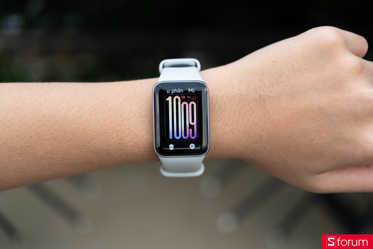Xiaomi Mi Band 10 Pro là chiếc smartband cho mình trải nghiệm chất lượng hiển thị cực kì tốt với tấm nền AMOLED 1.74 inch