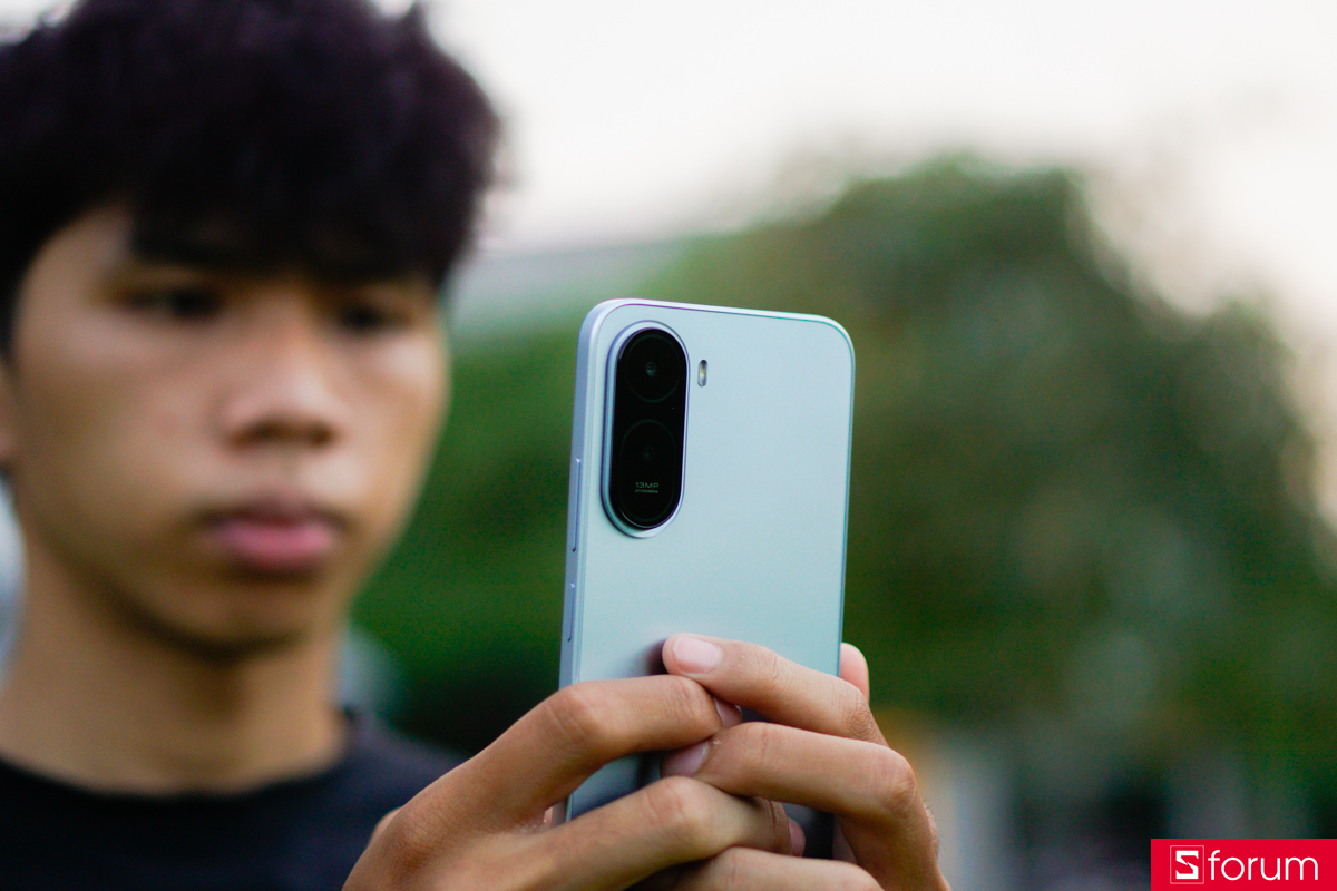 Tổng thể thiết kế của Xiaomi Redmi A7 Pro vẫn khá ưa nhìn với cụm camera đặt dọc bên trái