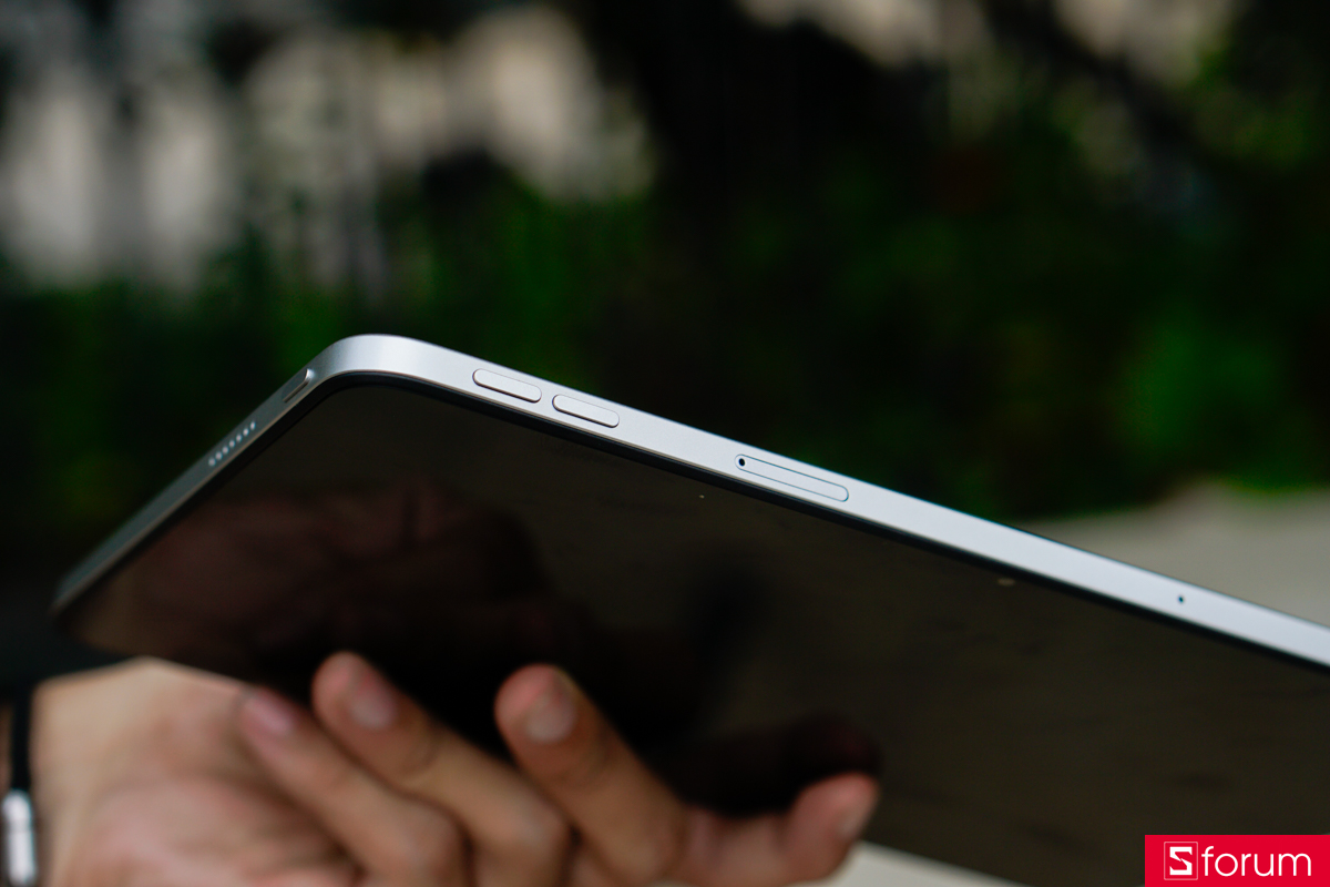 Khe thẻ nhớ mở rộng cũng được trang bị trên Xiaomi Redmi Pad 2 9.7