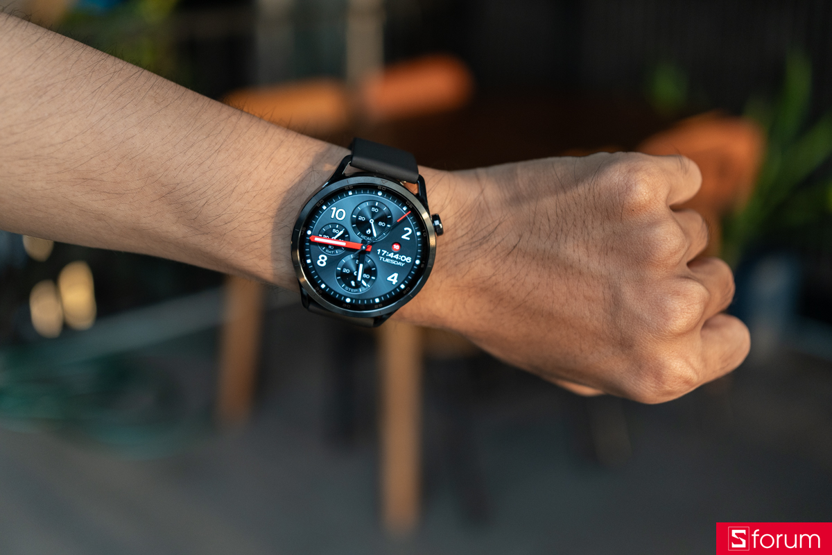 Viền benzel xung quanh mặt đồng hồ của Xiaomi Watch S5 được tối giản họa tiết vạch đánh dấu thời gian ở xung quanh khung viền